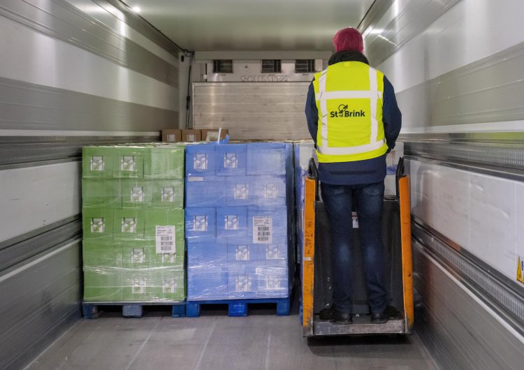 Gekoeld transport in de trailer met een pompwagen