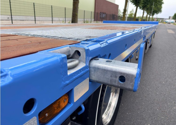 Vlakke trailer voor St vd Brink
